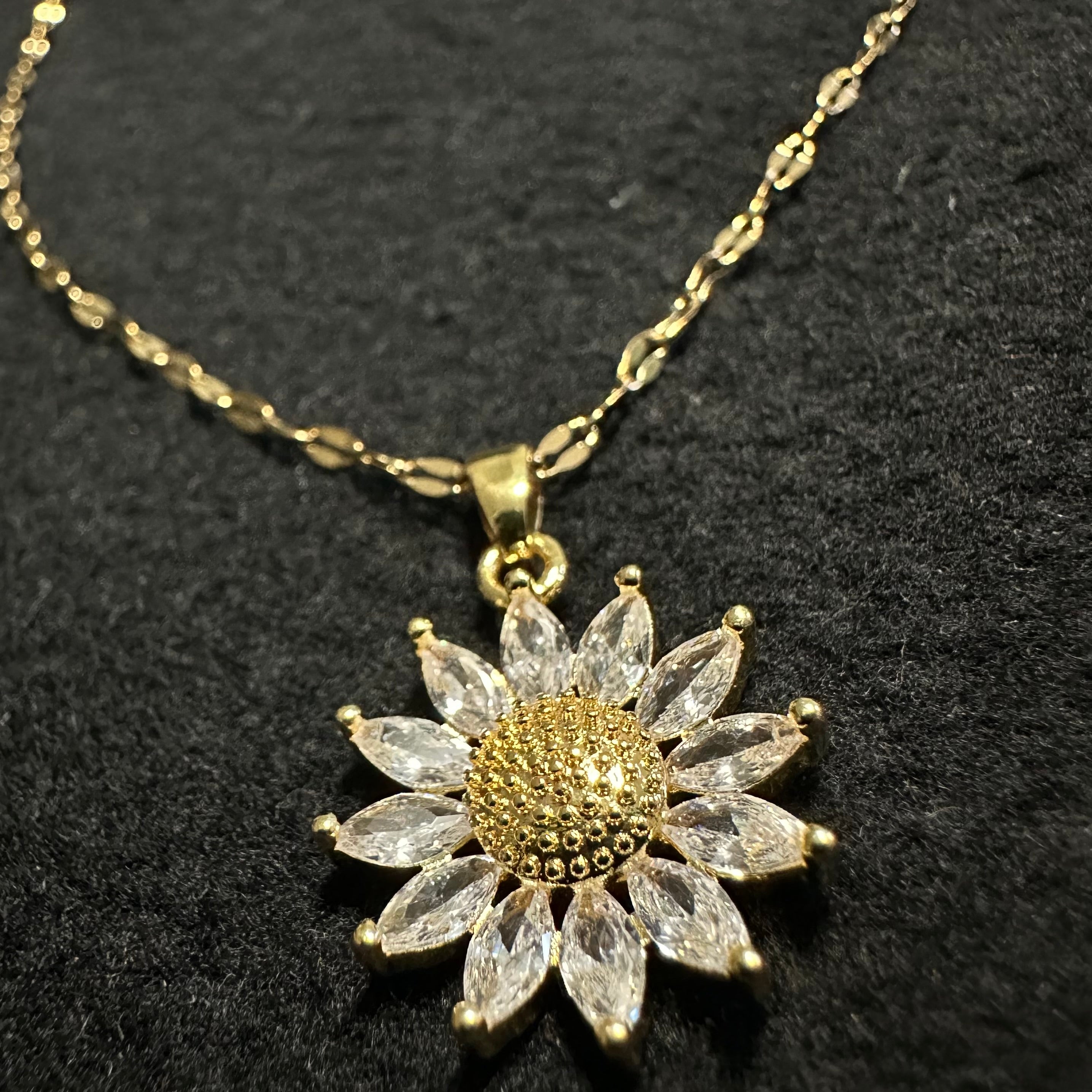 FLOWER NECKLACE 18K GOLD PLATED STEEL