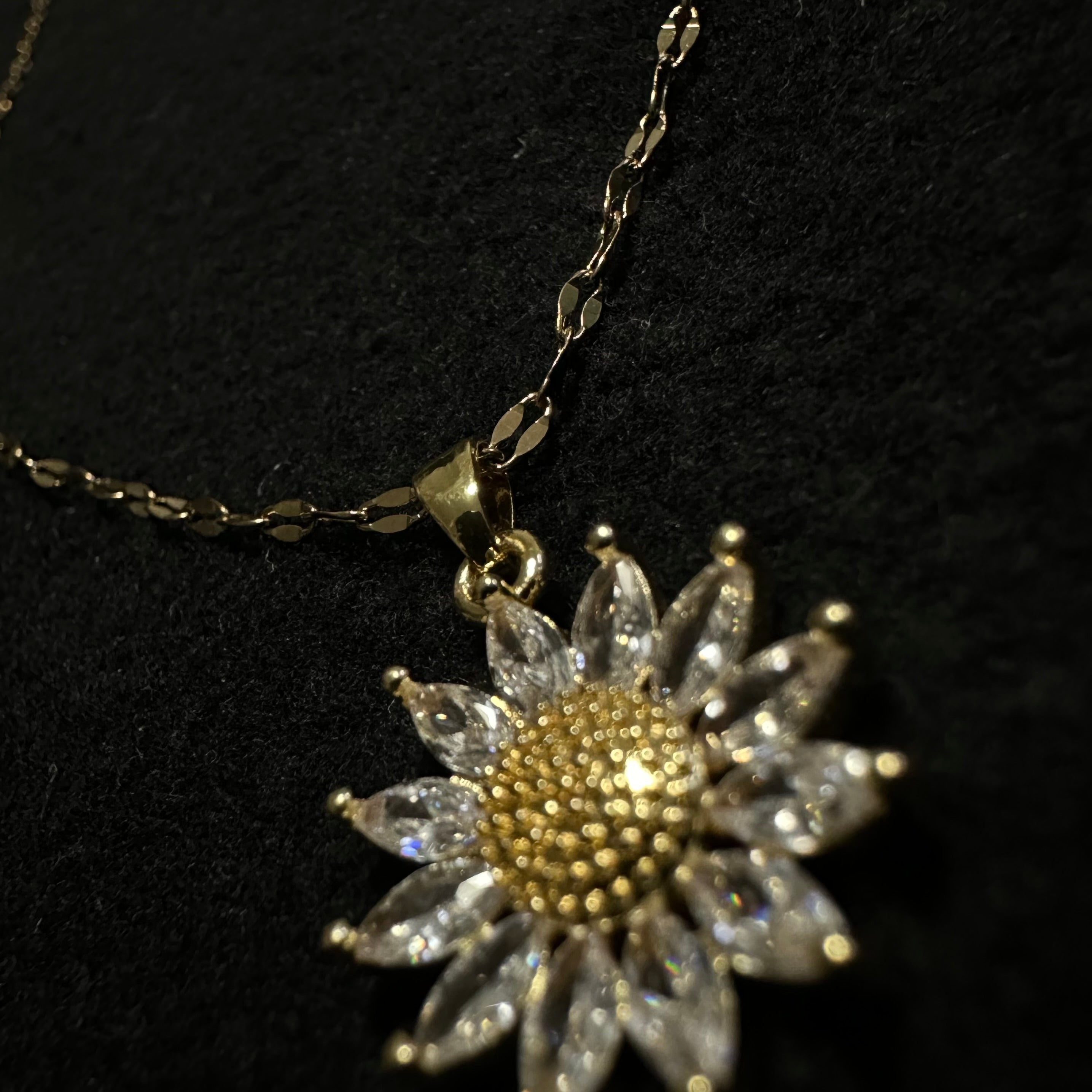 FLOWER NECKLACE 18K GOLD PLATED STEEL